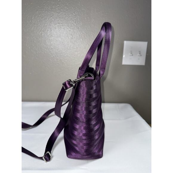 Harveys Seatbelt Bag Streamline Tote Purse Handbag Crossbody Purple - Picture 4 of 8